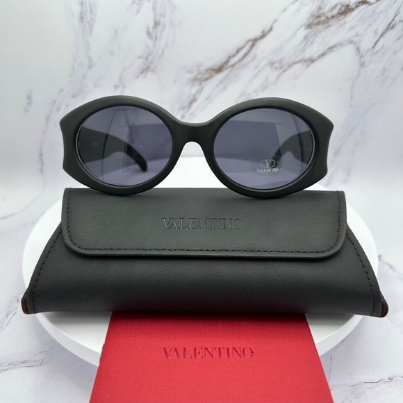 ❌SOLD ❌Valentino New Womens V Logo Sunglasses - Picture 5 of 16